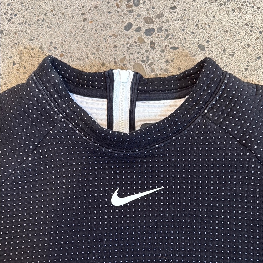 Nike Dri Fit Black and White Cropped Top - Picture 2 of 6
